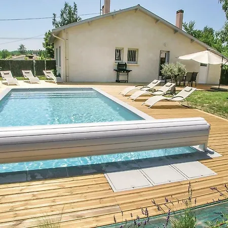 Semesterbostad Three-bedroom Holiday In