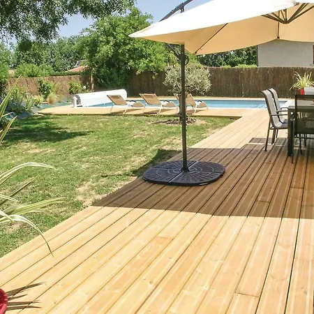 Three-bedroom Holiday In Semesterbostad Eymet