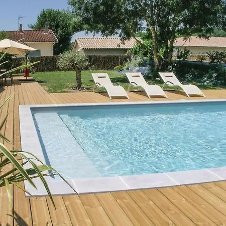 Semesterbostad Three-bedroom Holiday In